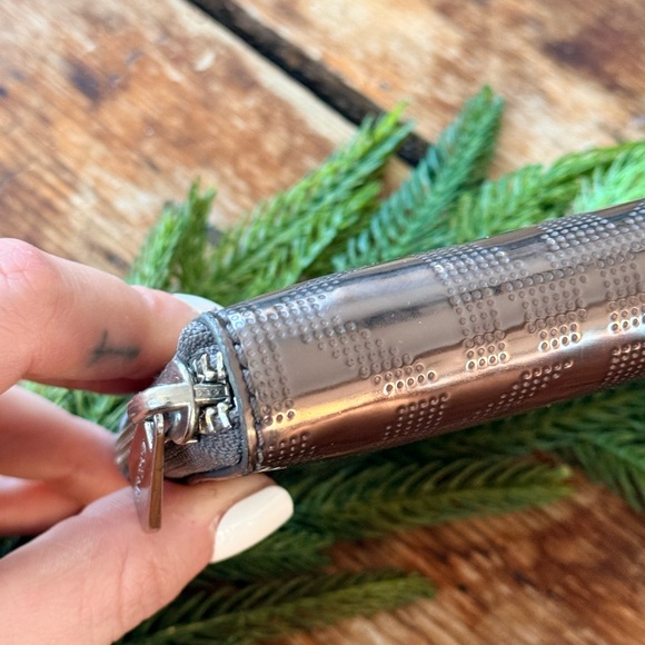 Michael Kors Silver Logo Wallet - Picture 4 of 12